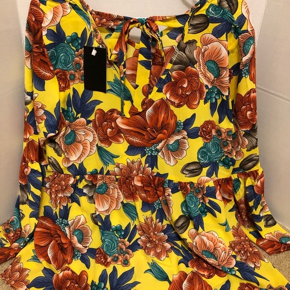 Boho Floral V-N City Front/Back Top - Picture 9 of 10